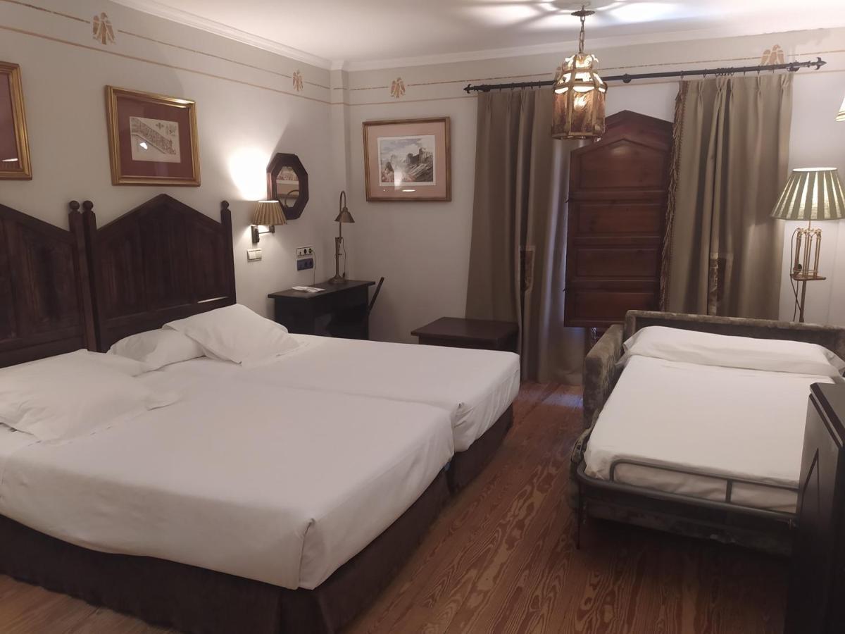 Parador De Olite Buitenkant foto