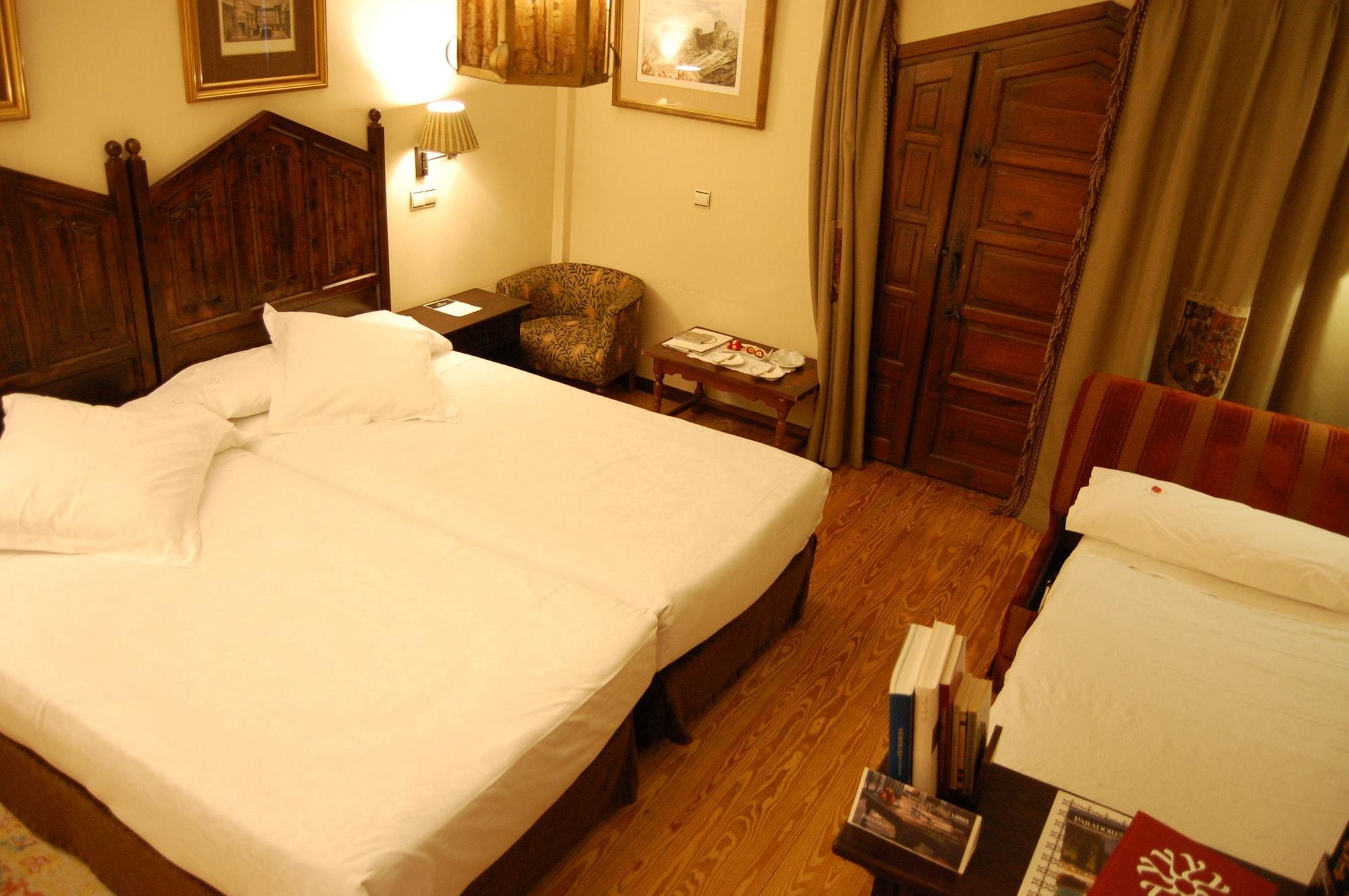 Parador De Olite Buitenkant foto