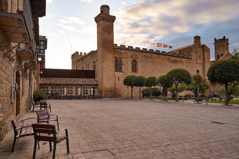 Parador De Olite Buitenkant foto