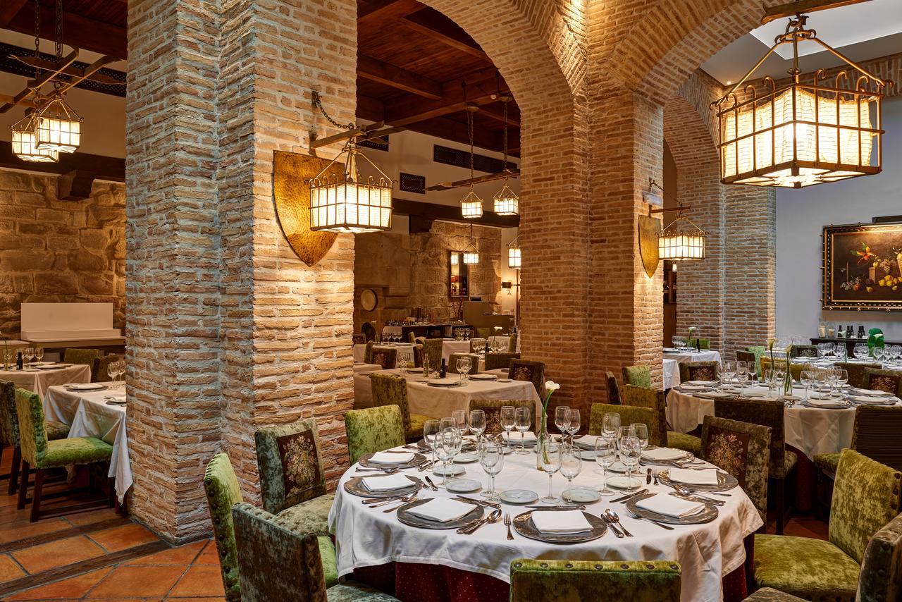 Parador De Olite Buitenkant foto